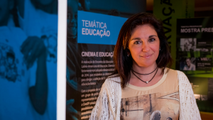 Adriana Fresquet estará en Chile para conversar con profesores y profesoras del país acerca de su experiencia llevando el cine a escuelas y comunidades en Brasil.